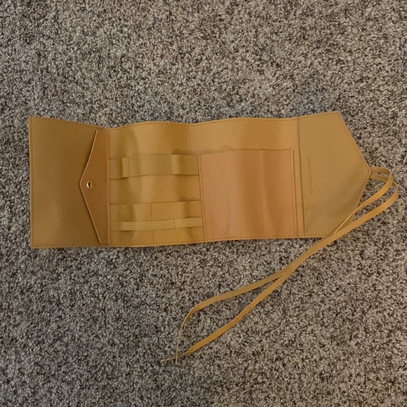 Glass Ladder And Co Katherine Vegan Leather Tech Organizer Roll - Picture 5 of 13